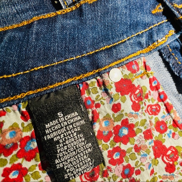 BOHO Flower Shorts - Picture 6 of 6